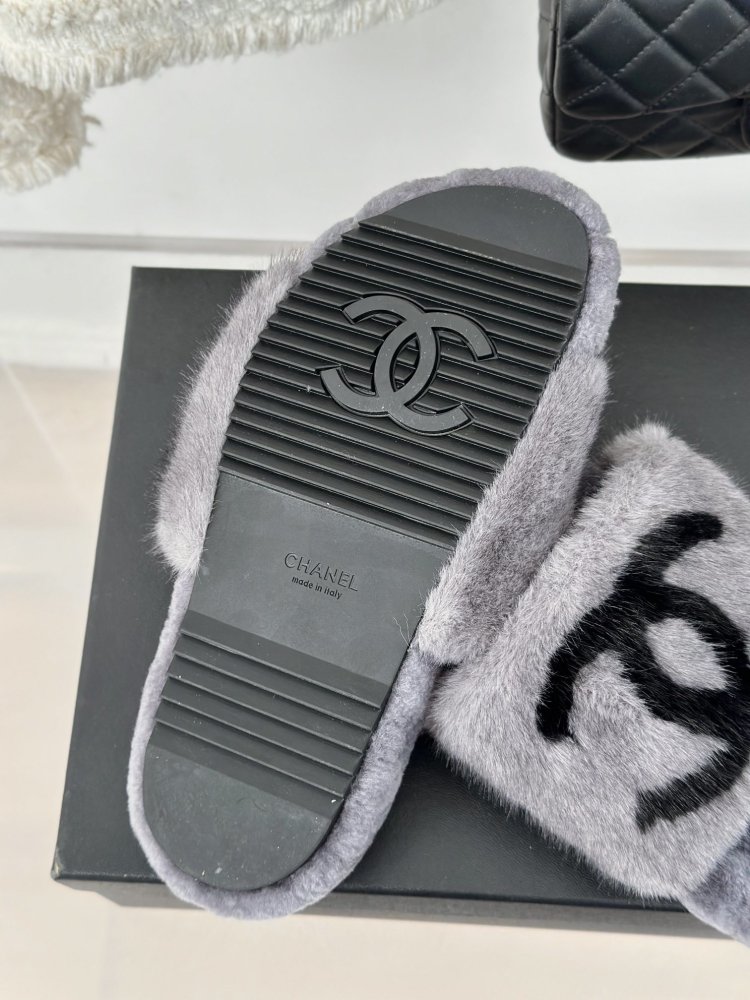 Пухнасті хутряні капці Chanel фото 9