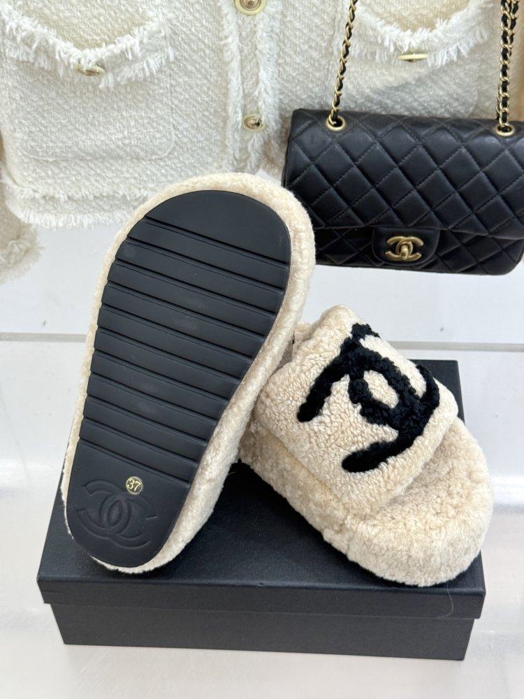Fluffy fur slippers Chanel фото 9
