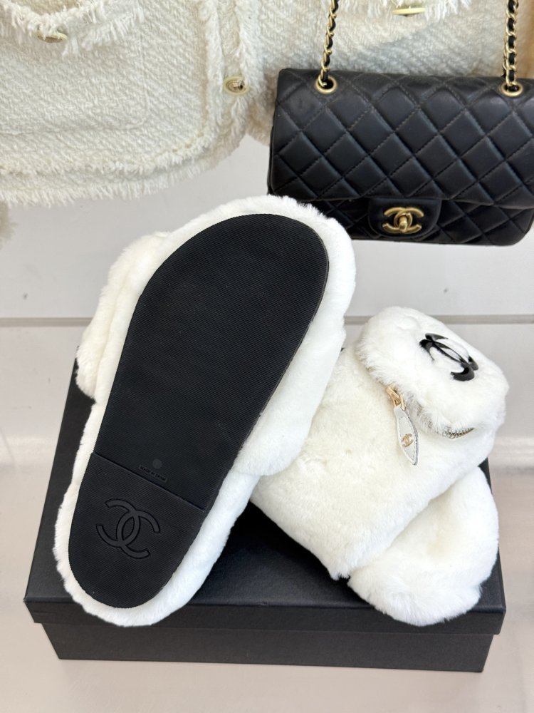 Fluffy fur slippers Chanel фото 9