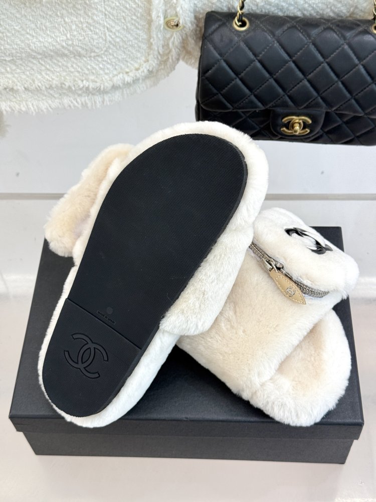 Fluffy fur slippers Chanel фото 9