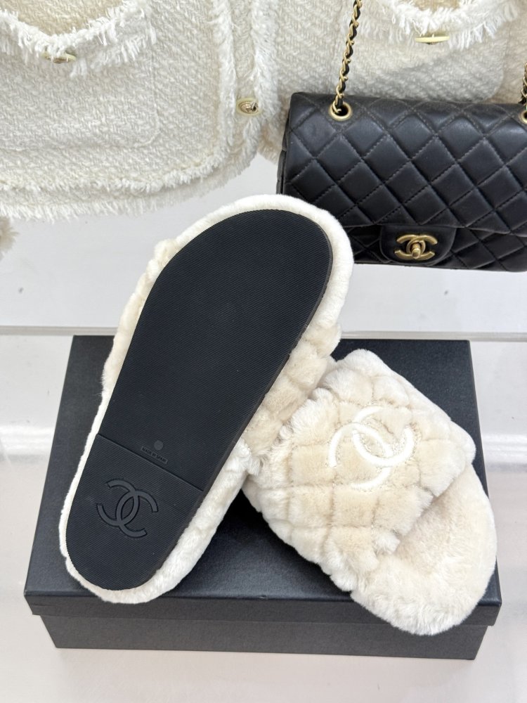 Fluffy fur slippers Chanel фото 9