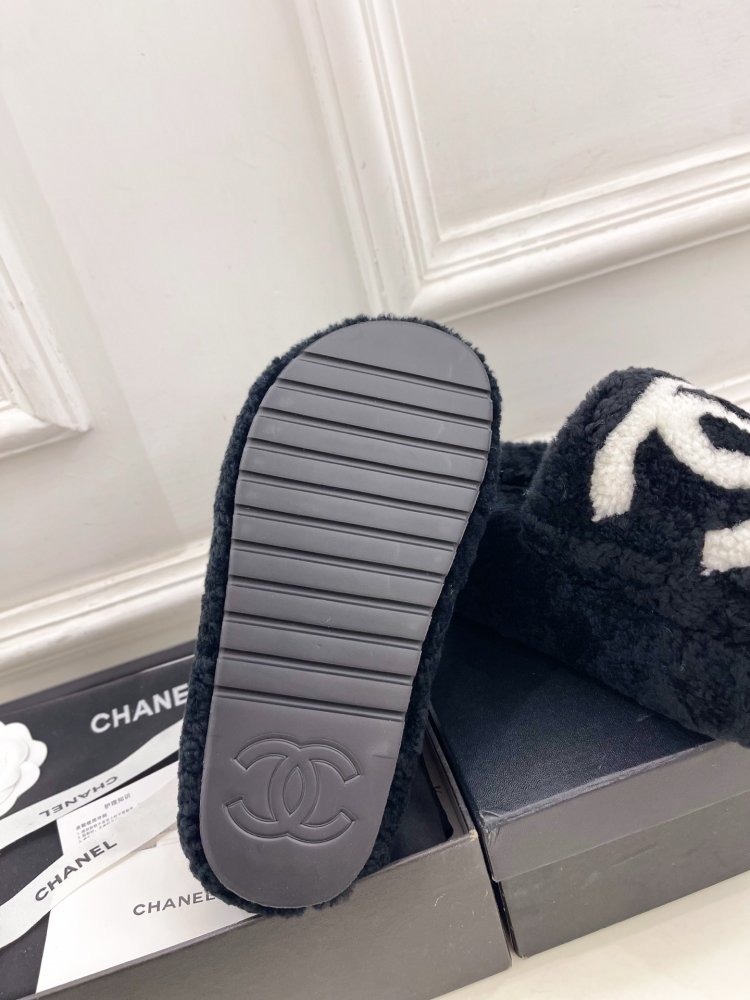 Fluffy fur slippers Chanel фото 9