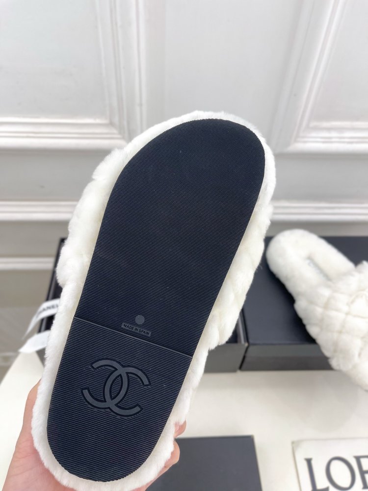 Fluffy fur slippers Chanel фото 9