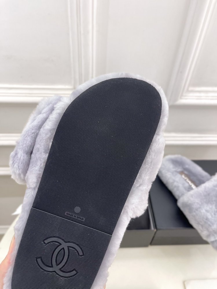 Пушистые меховые тапочки Chanel фото 9