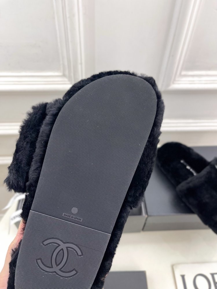 Fluffy fur slippers Chanel фото 9