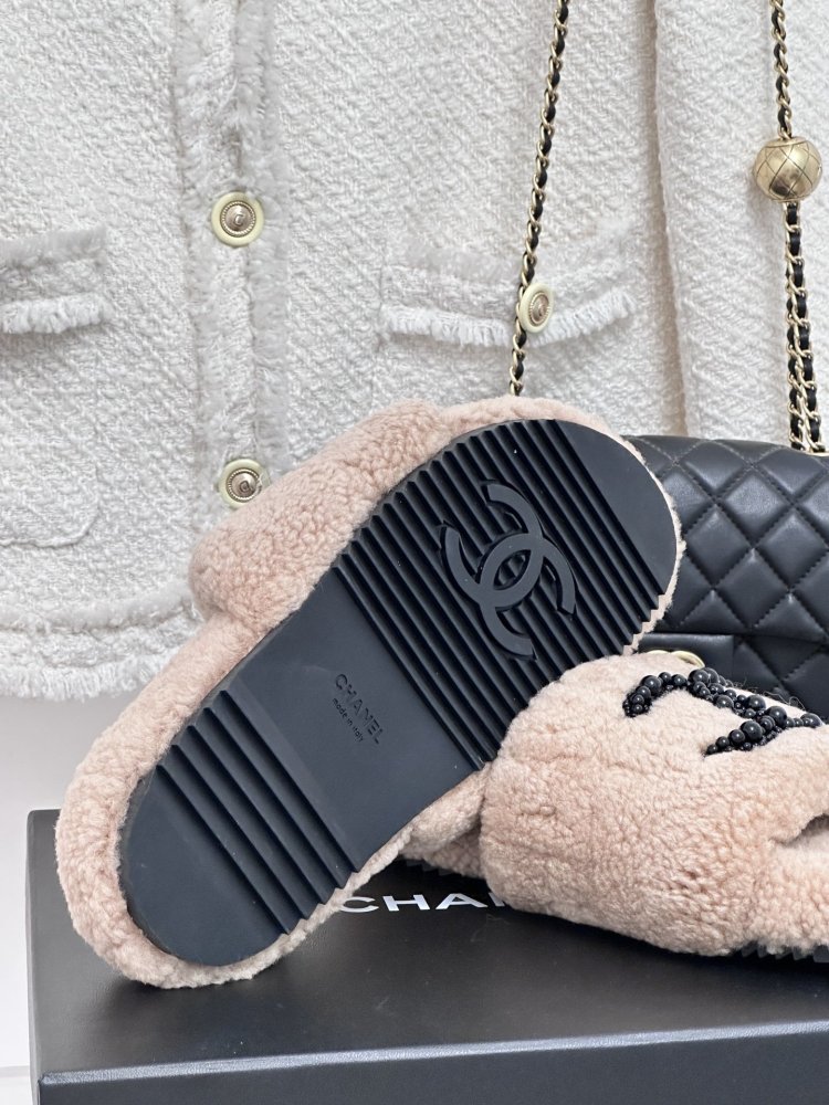 Fluffy fur slippers Chanel фото 9