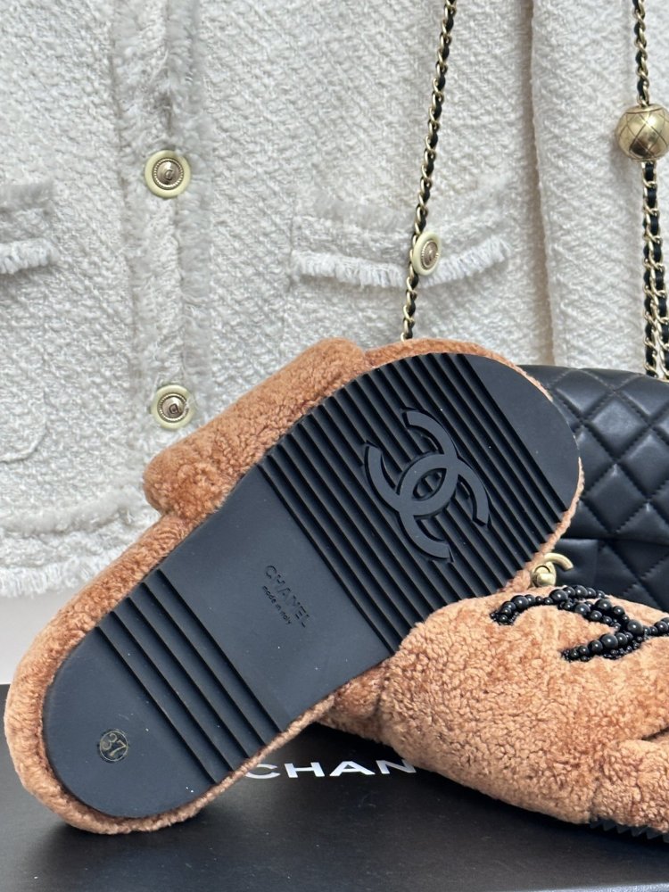 Fluffy fur slippers Chanel фото 9
