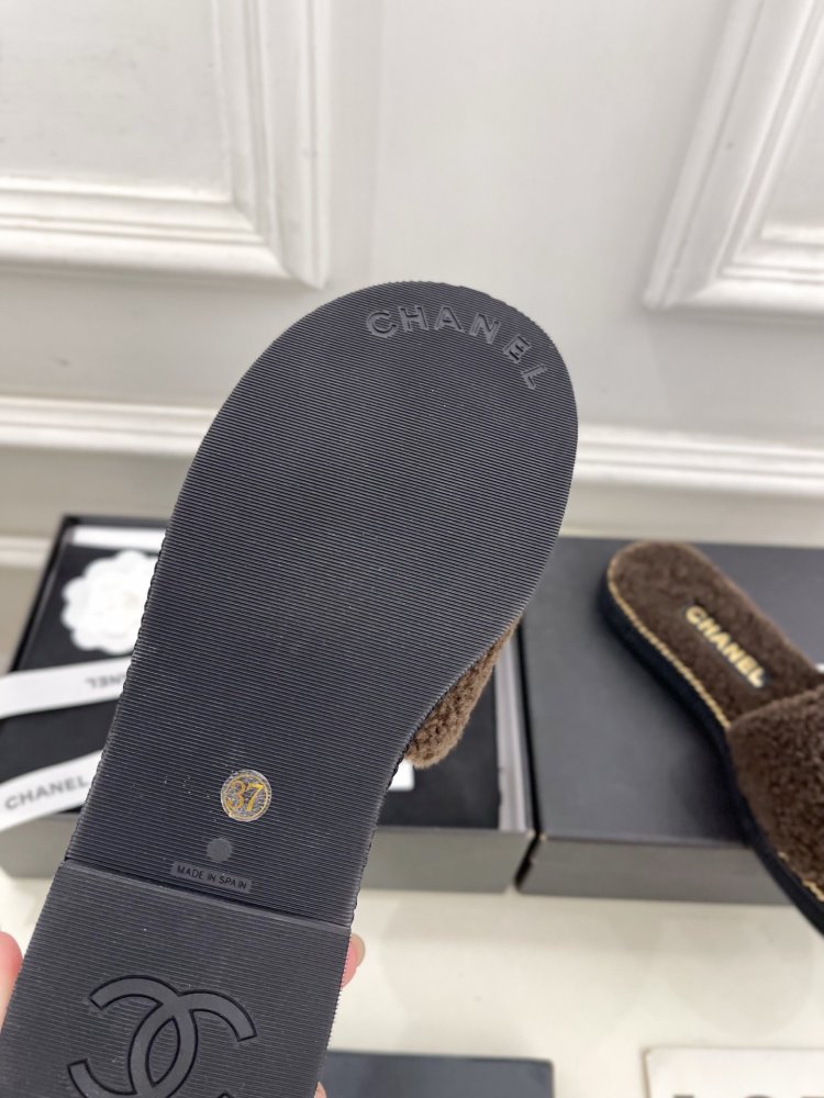 Пухнасті хутряні капці Chanel фото 9