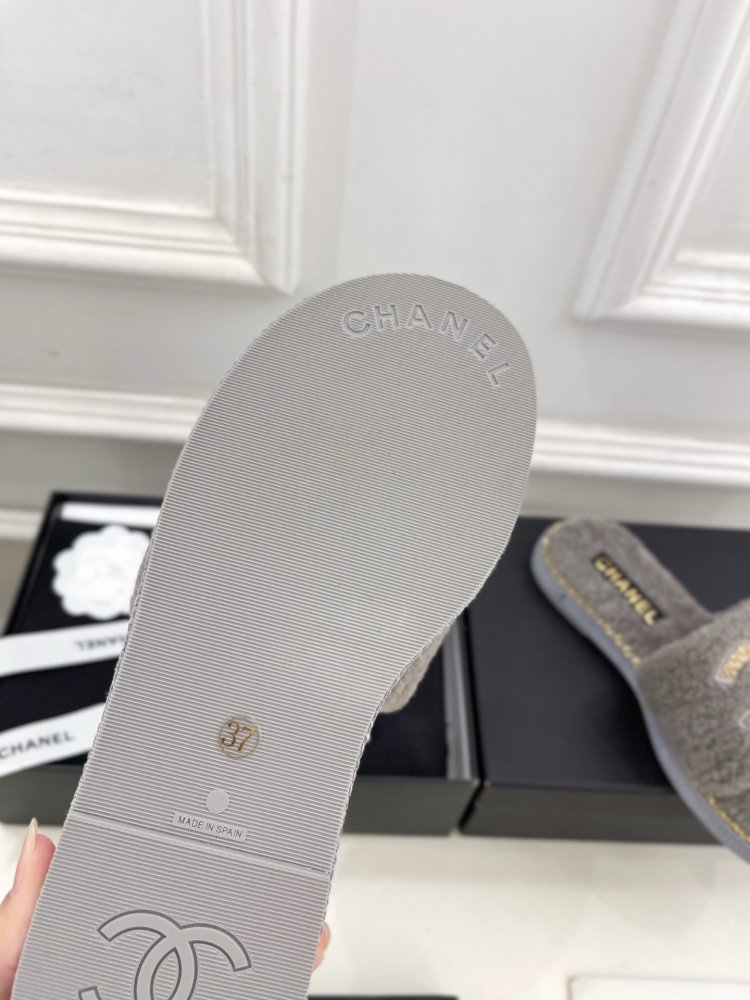 Fluffy fur slippers Chanel фото 9