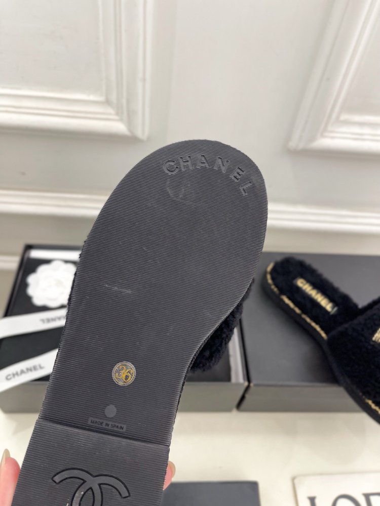 Fluffy fur slippers Chanel фото 9