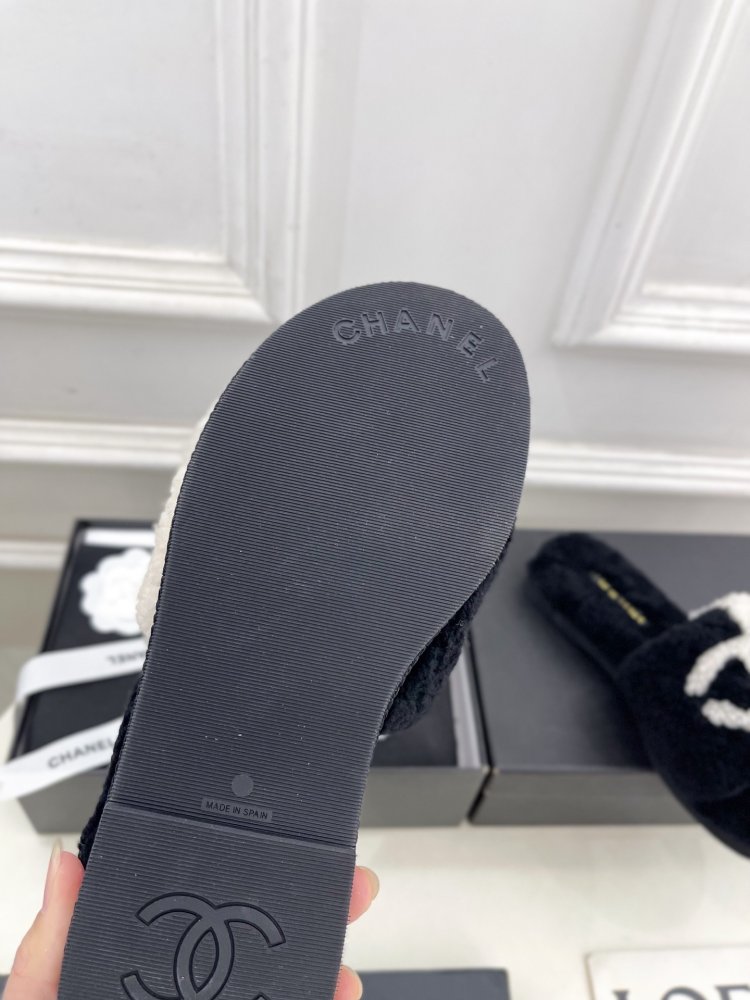 Fluffy fur slippers Chanel фото 9
