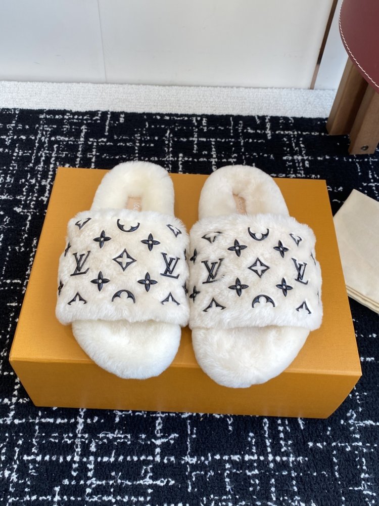 Fluffy fur slippers