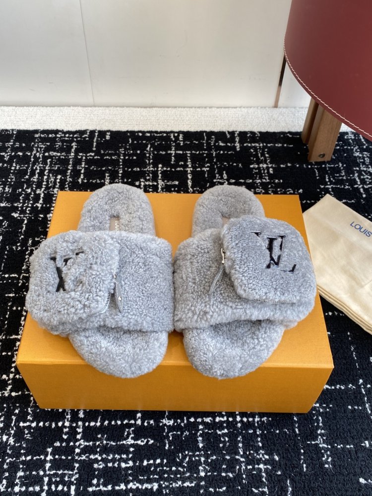 Fluffy fur slippers