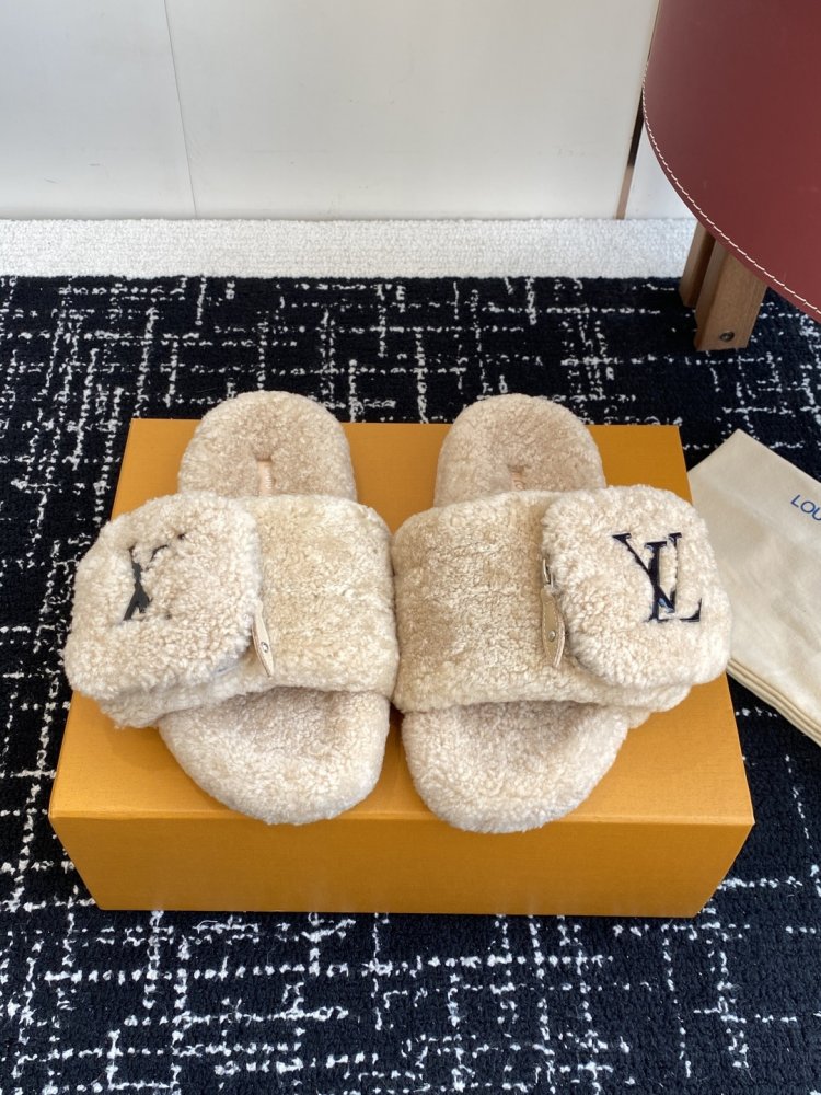 Fluffy fur slippers