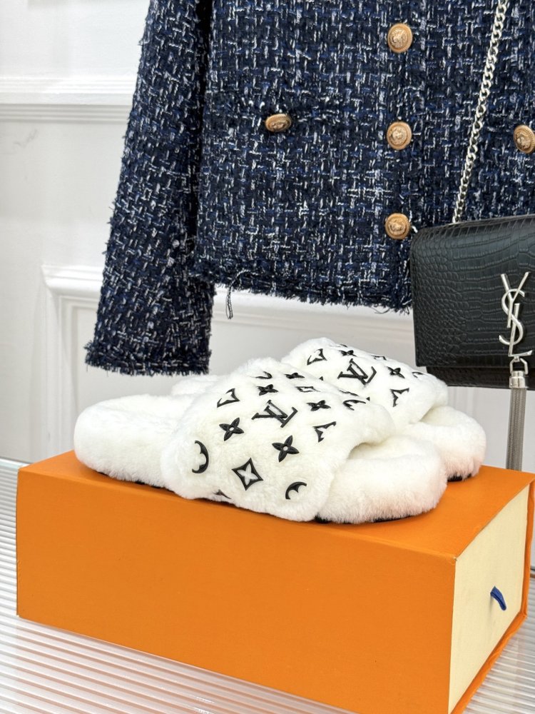 Пухнасті хутряні капці