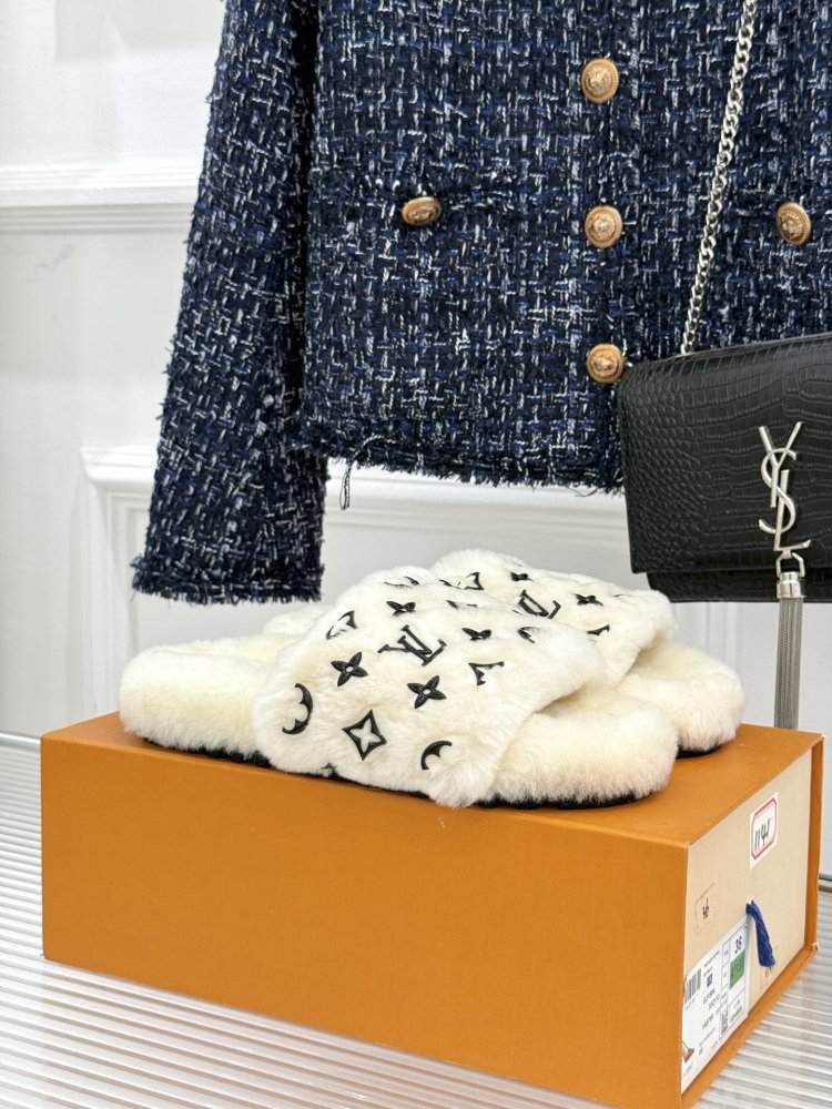 Пухнасті хутряні капці