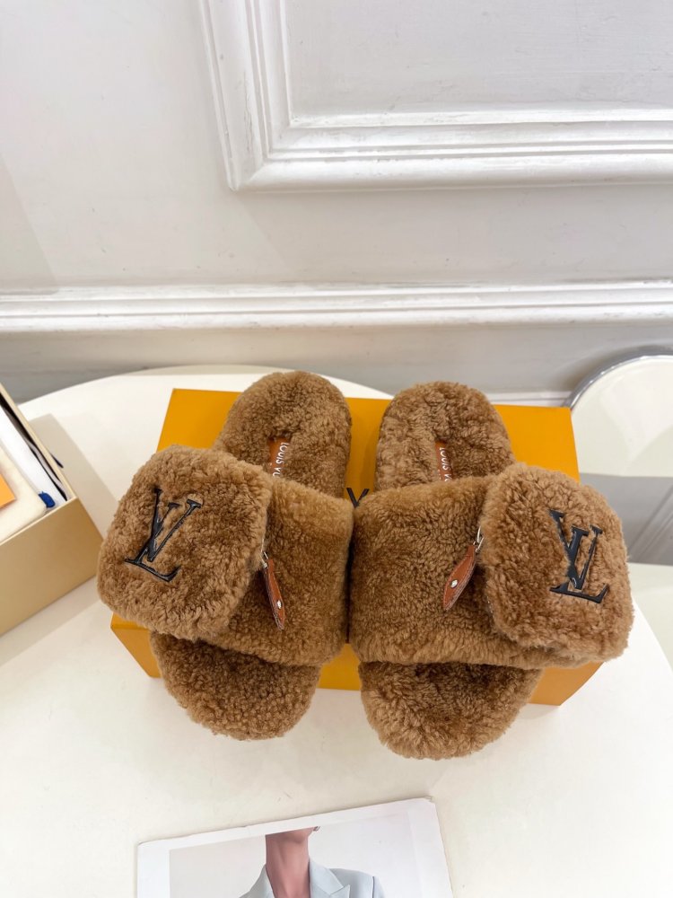 Пушистые меховые тапочки