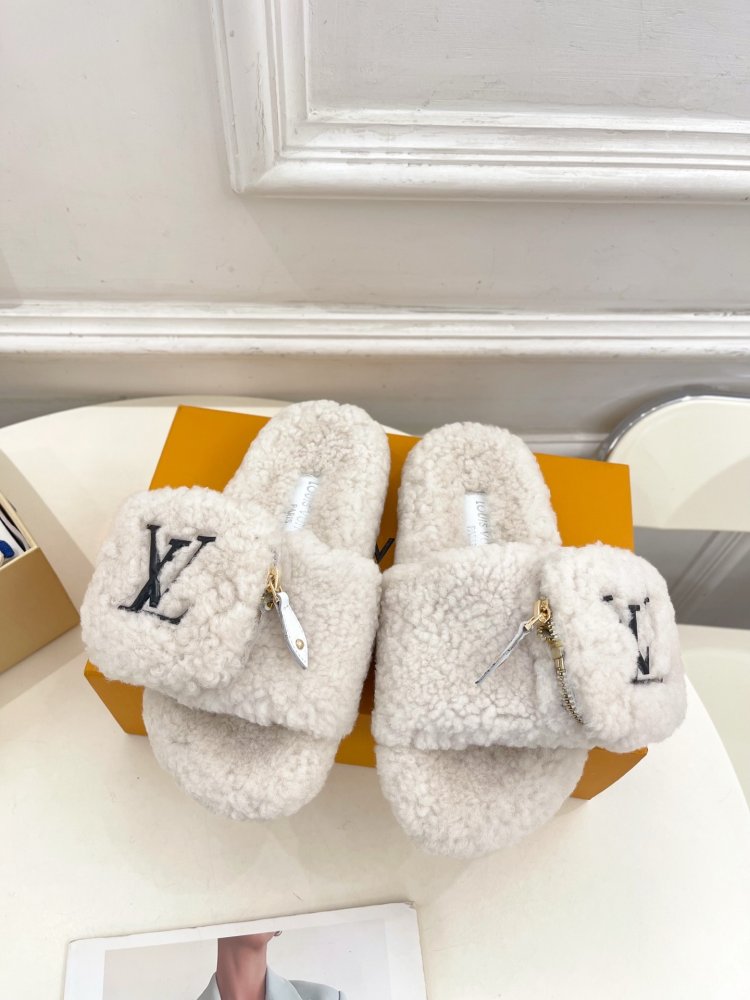 Fluffy fur slippers
