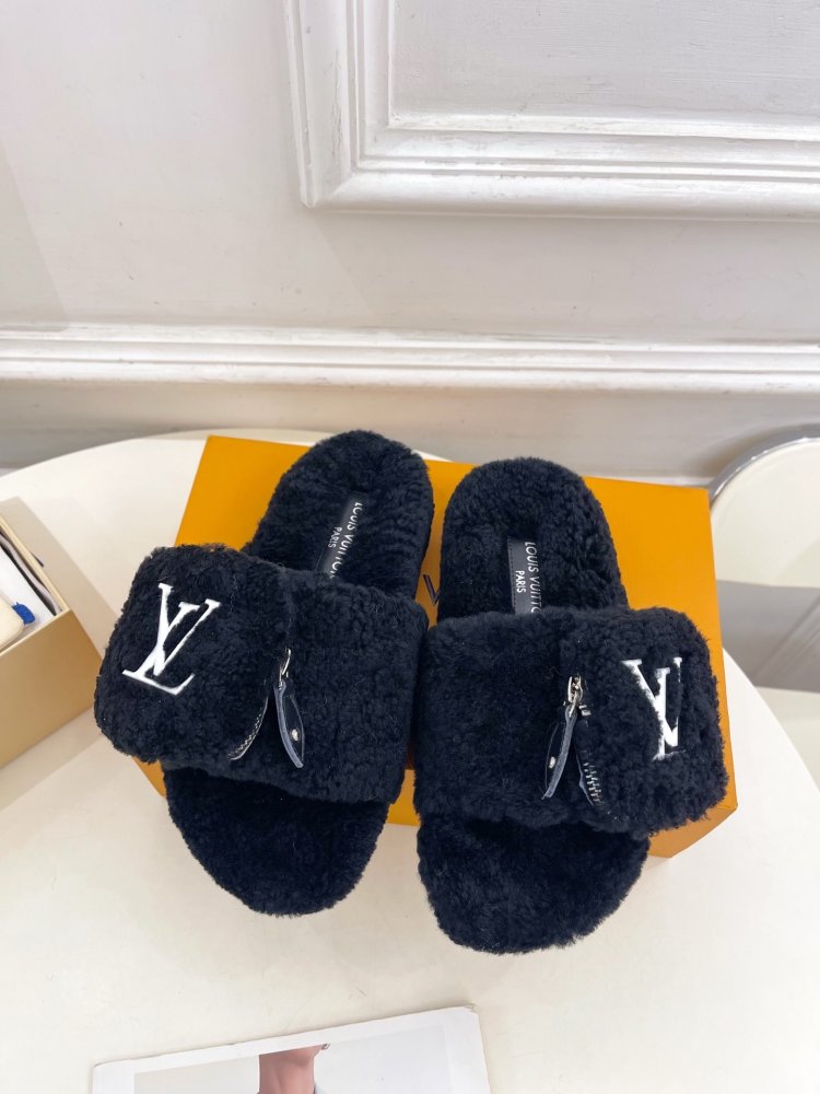 Fluffy fur slippers