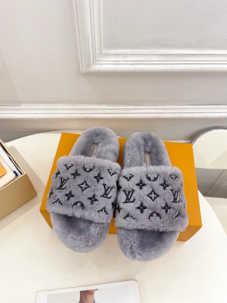 Пушистые меховые тапочки