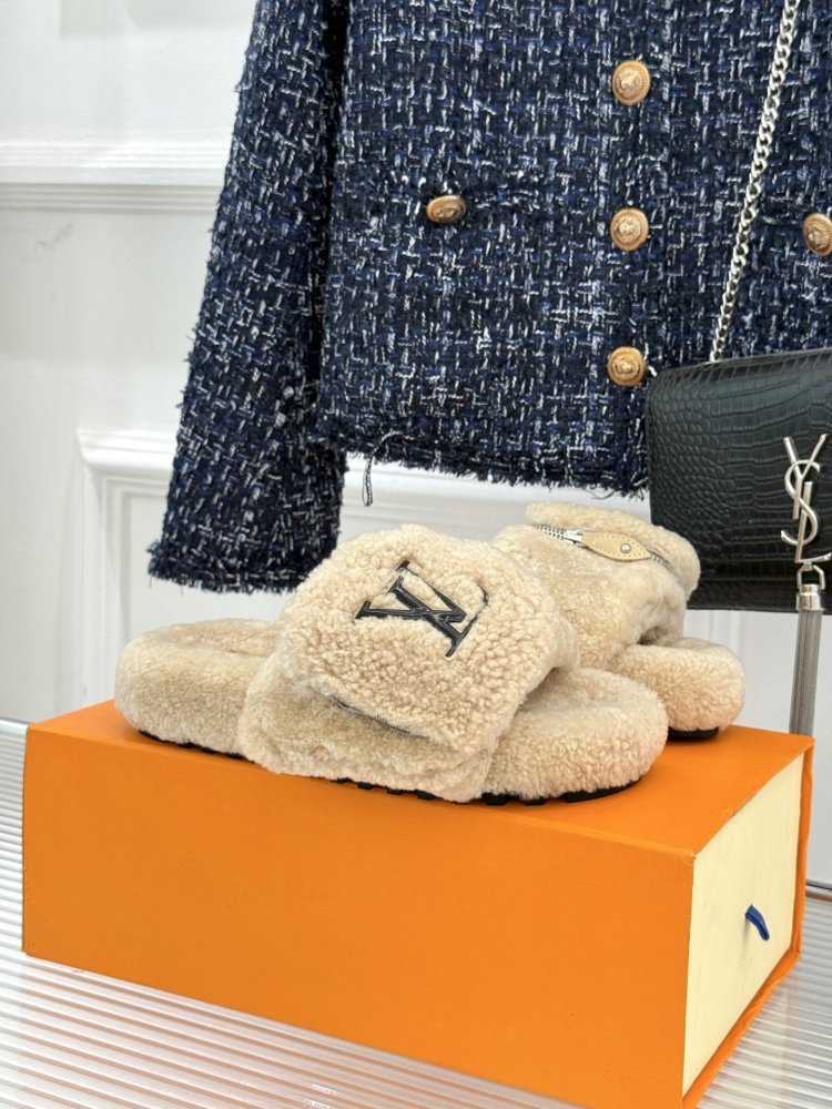 Fluffy fur slippers