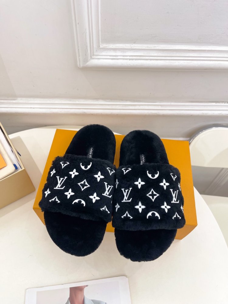 Fluffy fur slippers