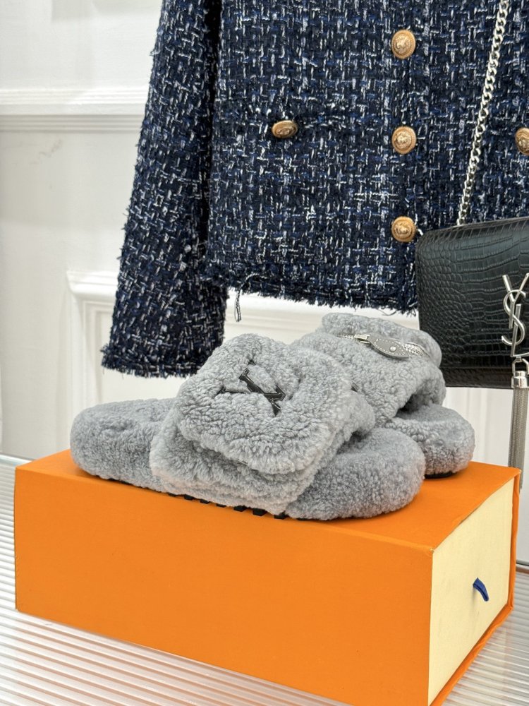 Fluffy fur slippers