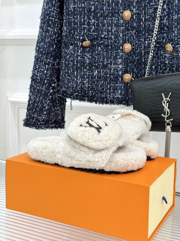 Fluffy fur slippers