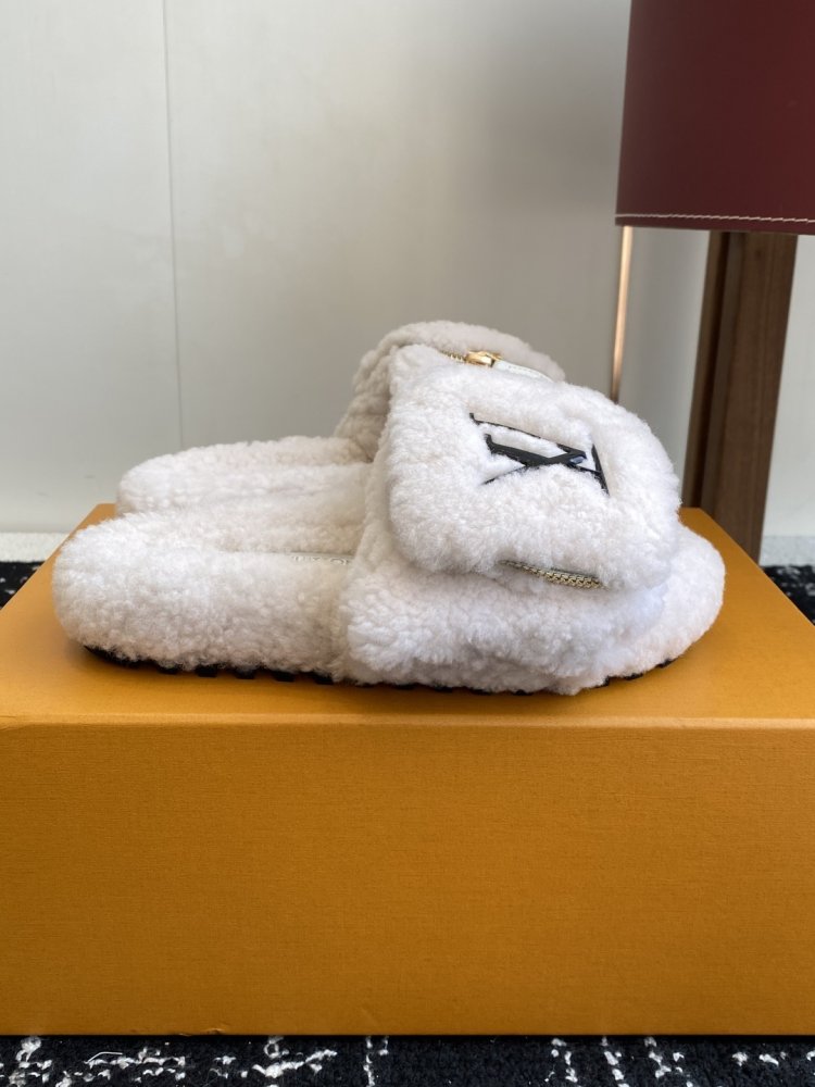 Fluffy fur slippers фото 2