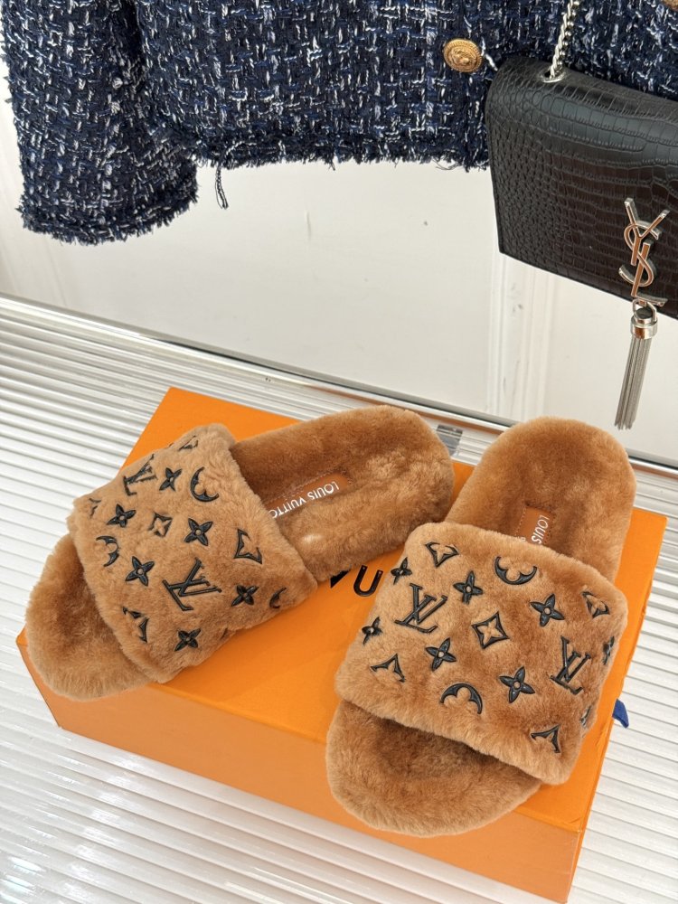 Fluffy fur slippers фото 2