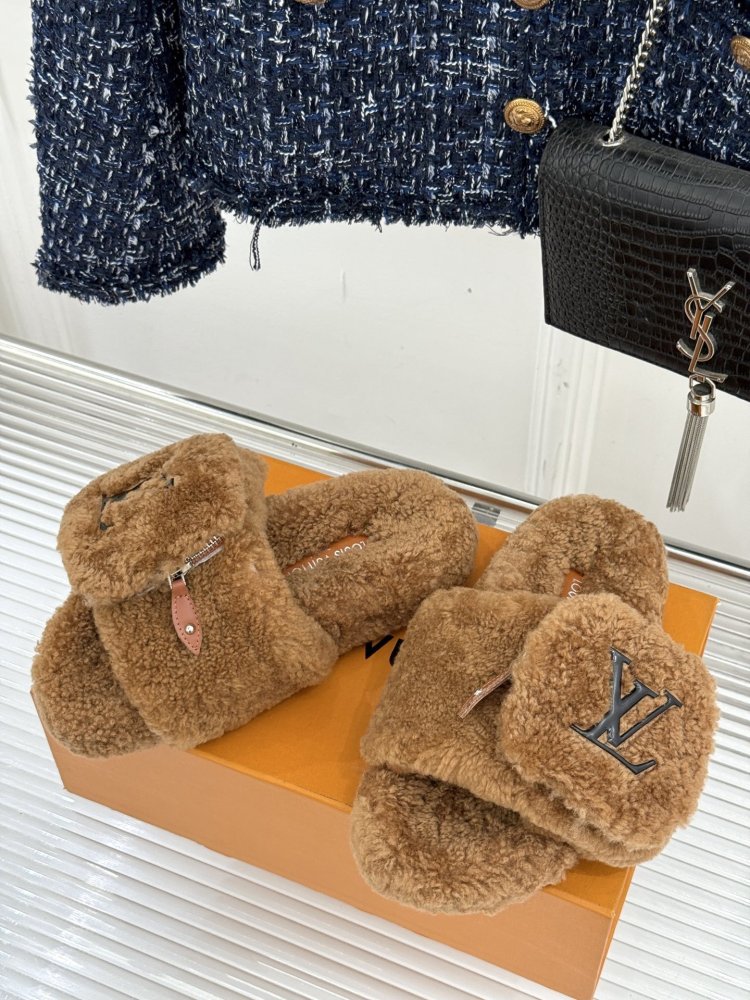 Fluffy fur slippers фото 2