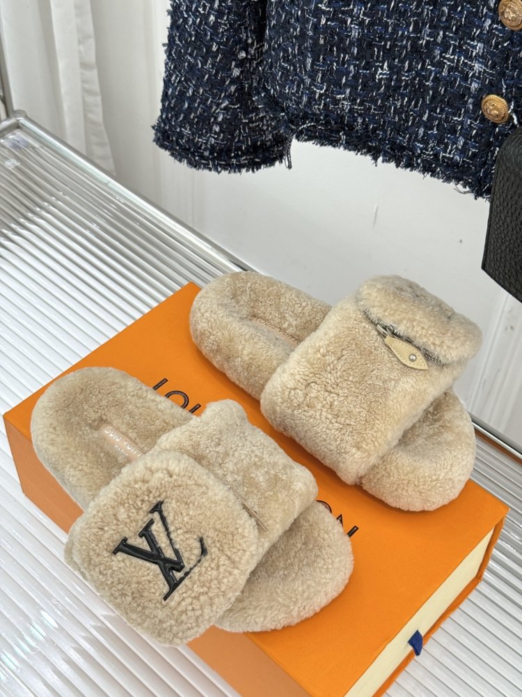 Fluffy fur slippers фото 3