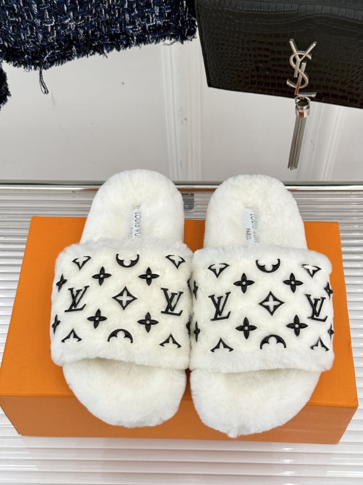 Пухнасті хутряні капці фото 4