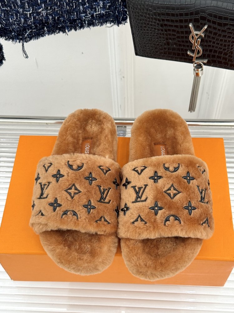 Fluffy fur slippers фото 4
