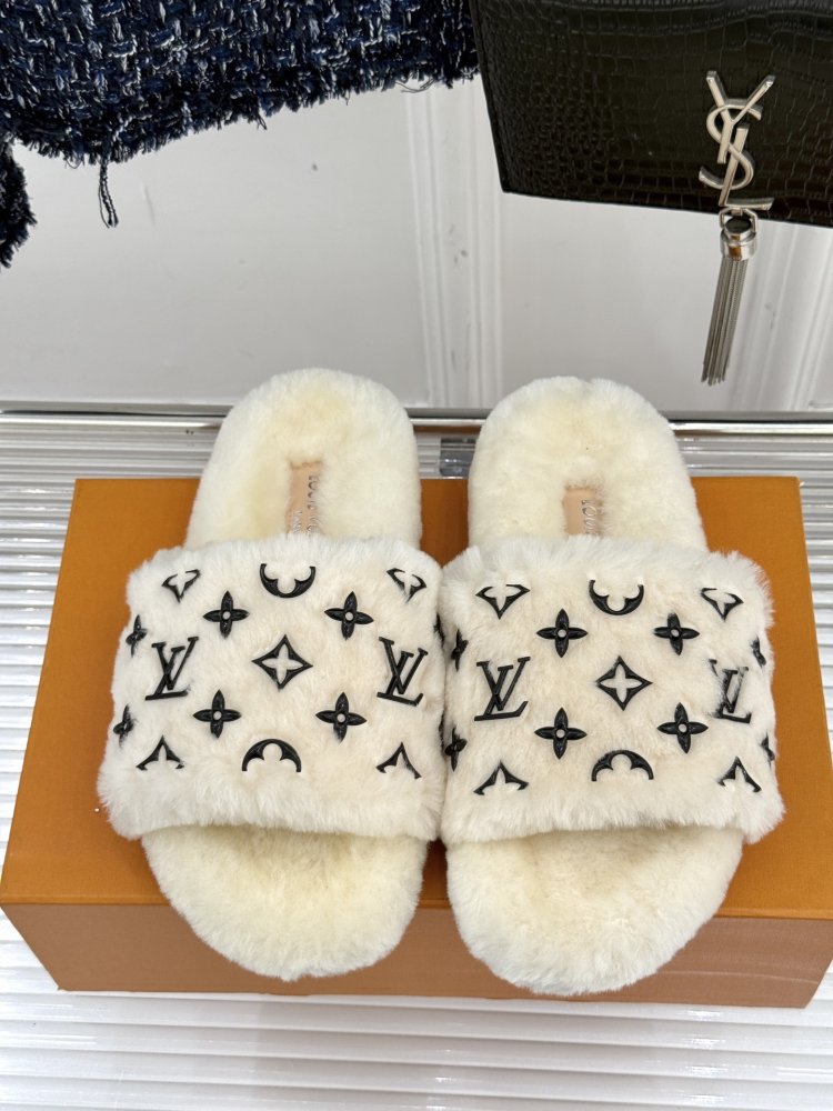 Пухнасті хутряні капці фото 4