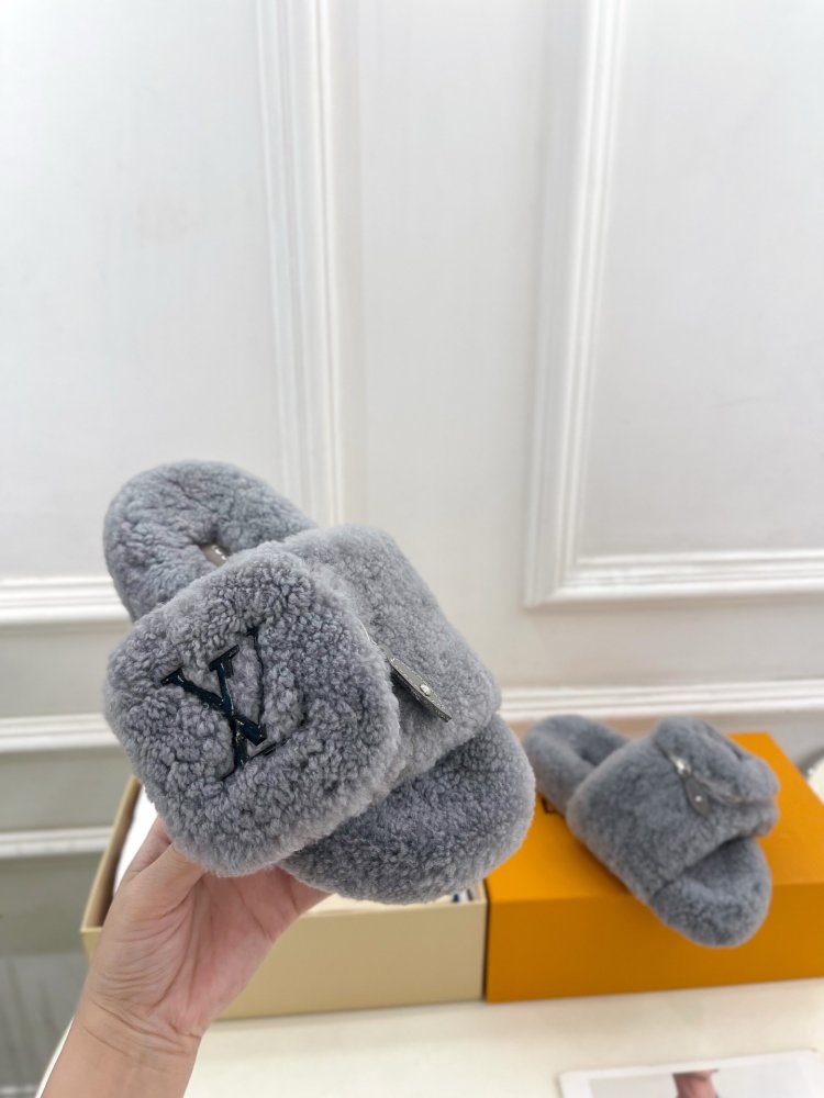 Fluffy fur slippers фото 4