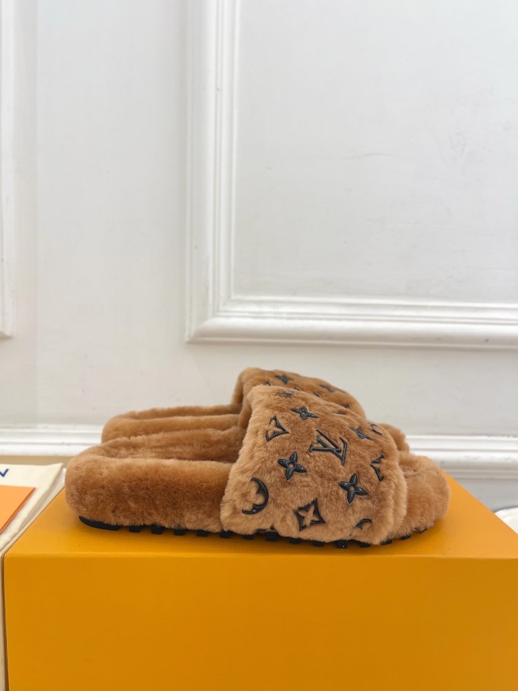 Fluffy fur slippers фото 4