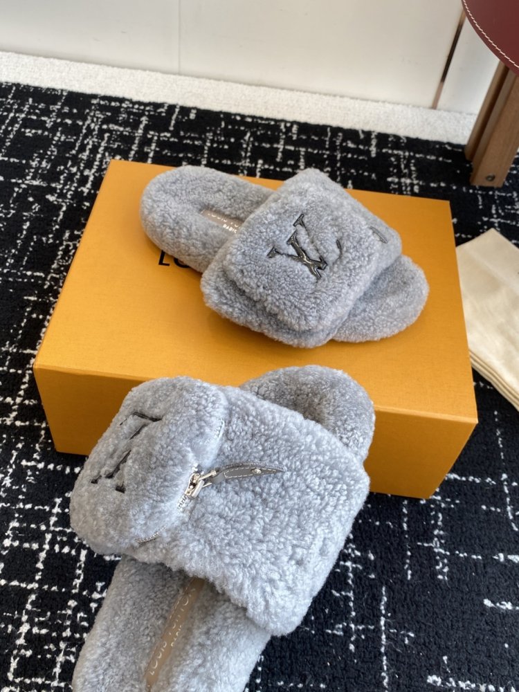 Fluffy fur slippers фото 6