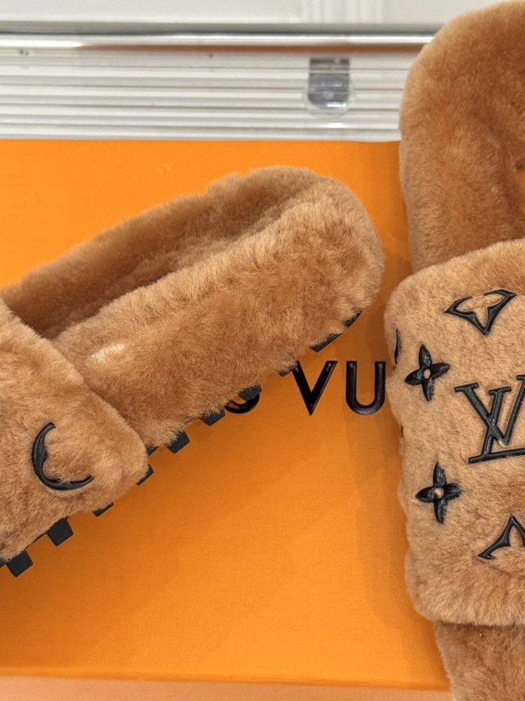 Fluffy fur slippers фото 6