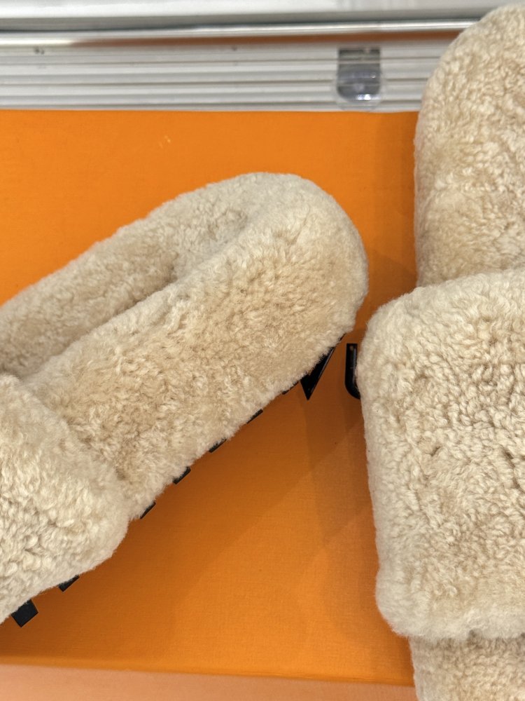 Fluffy fur slippers фото 6