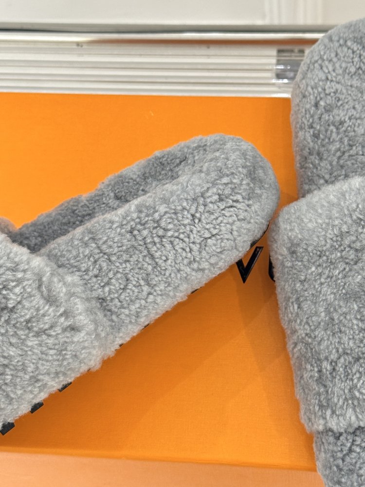 Fluffy fur slippers фото 6