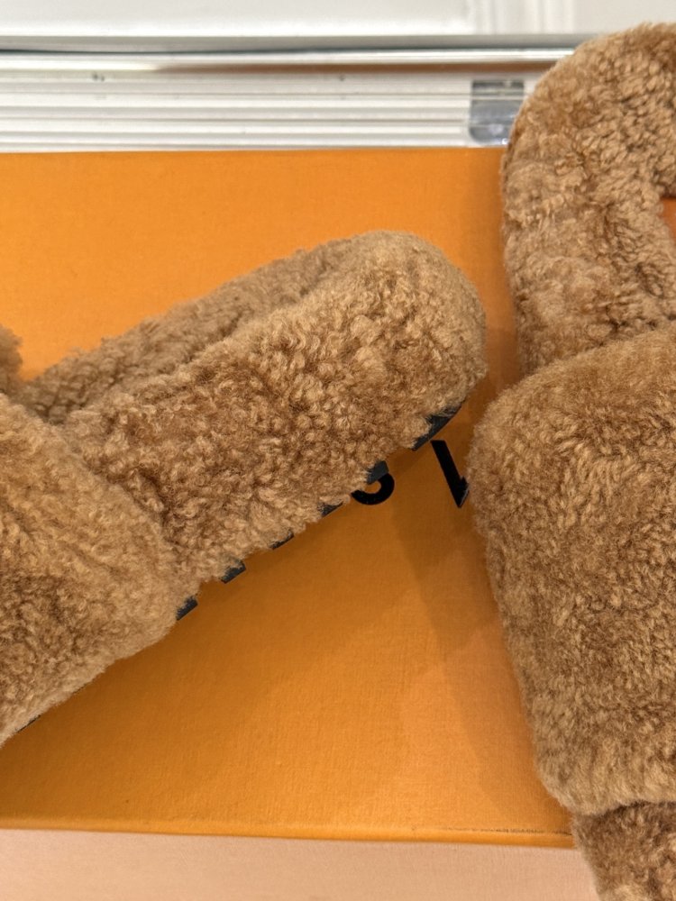 Fluffy fur slippers фото 6