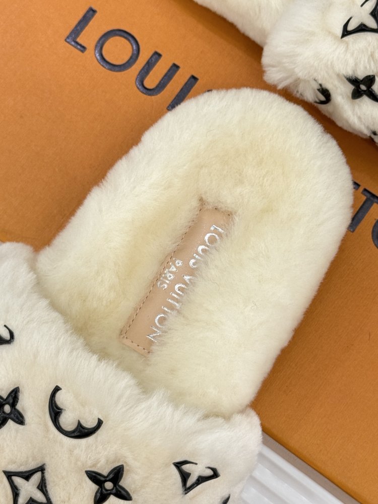 Пухнасті хутряні капці фото 8