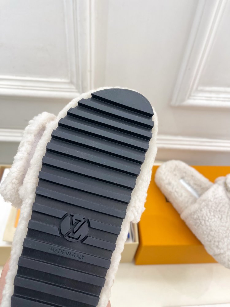 Fluffy fur slippers фото 9