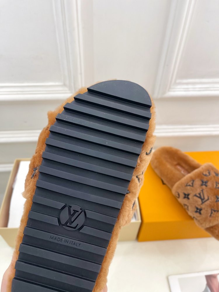 Fluffy fur slippers фото 9