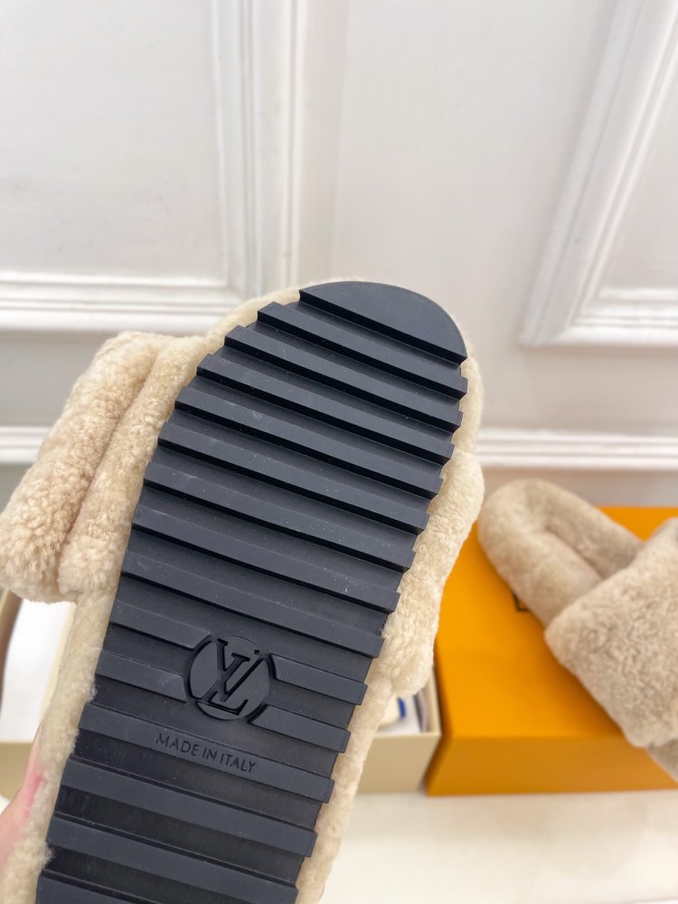 Fluffy fur slippers фото 9