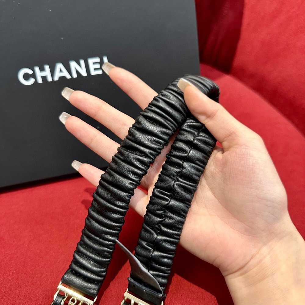 Ремень кожаный женский с цепочкой и жемчугом фото 4