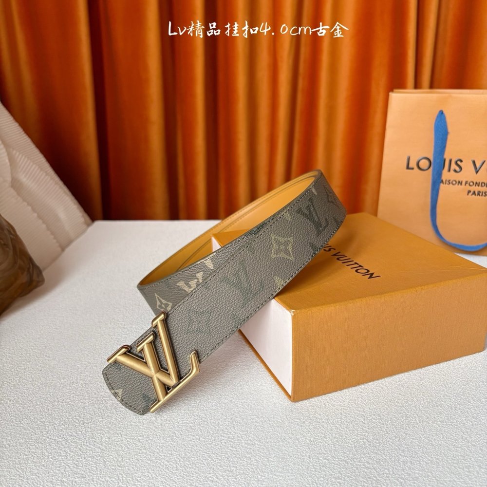 Ремень LV Initials кожаный 40 мм с покрытием Monogram Surplus