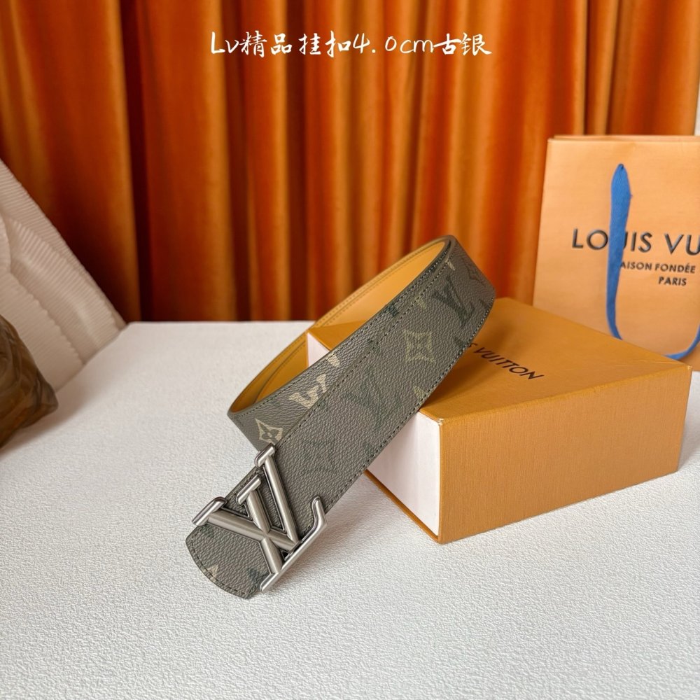 Ремень LV Initials кожаный 40 мм с покрытием Monogram Surplus