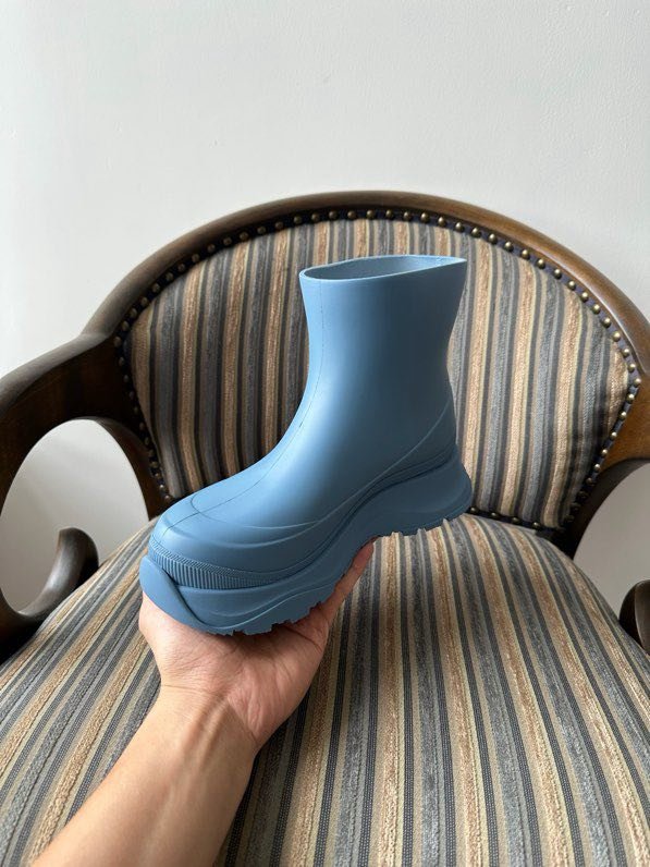 Резиновые ботинки женские